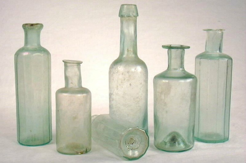 garrafas-antigas-de-medicamentos