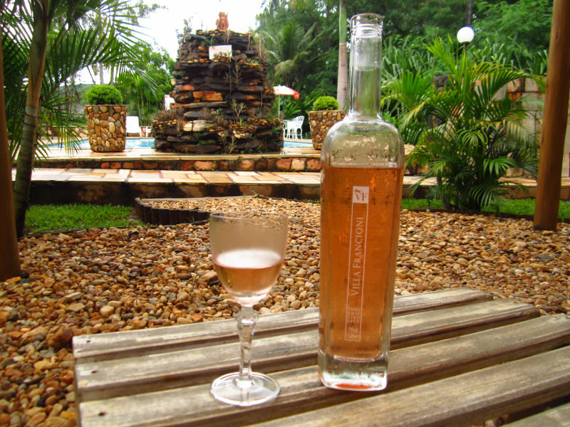 villa-francioni-rose-garrafa