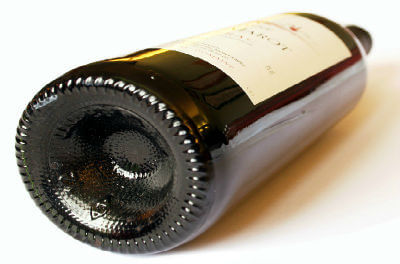 7 Curiosas Teorias Sobre o Fundo da Garrafa de Vinho