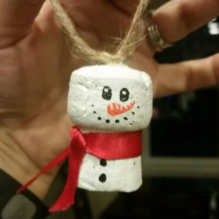 Boneco de neve feito com rolha de vinho
