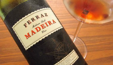 vinho ferraz medium rich madeira