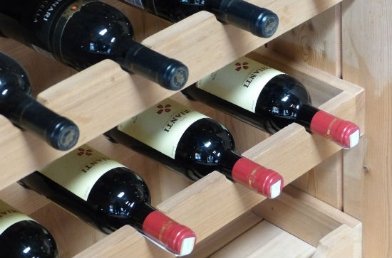 vinhos armazenados na horizontal