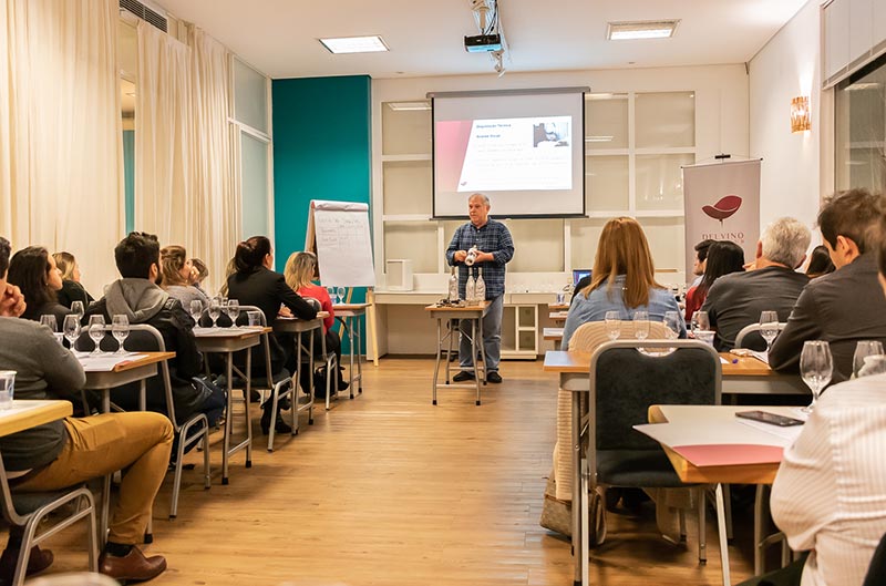 Sala de aula - curso de vinhos Del Vino Wine Club