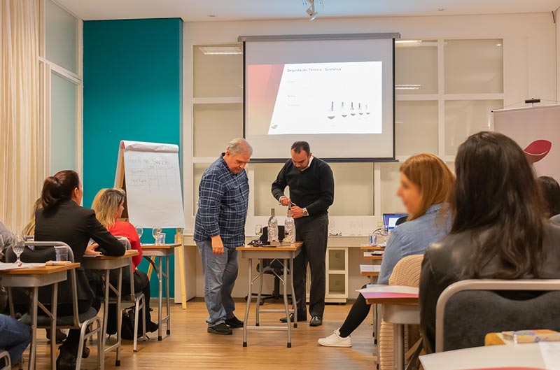 Sala de aula - curso de vinhos Del Vino Wine Club
