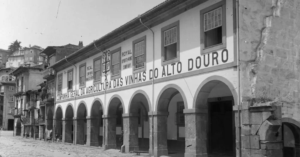 Fachada do armazém da Companhia Geral da Agricultura das Vinhas do Alto Douro, em Portugal